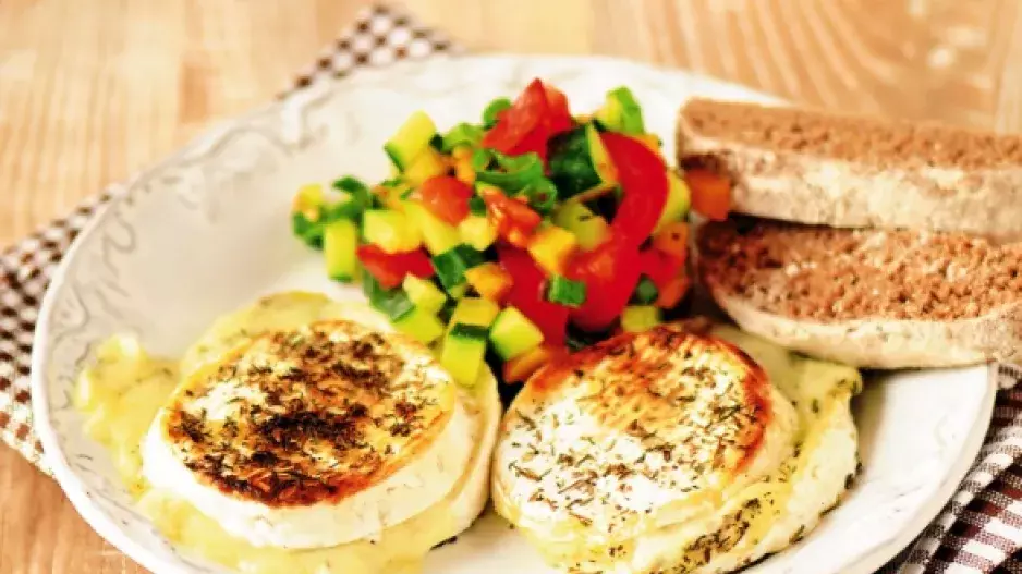 Specialitky na grilu 4: Česnekový hermelín