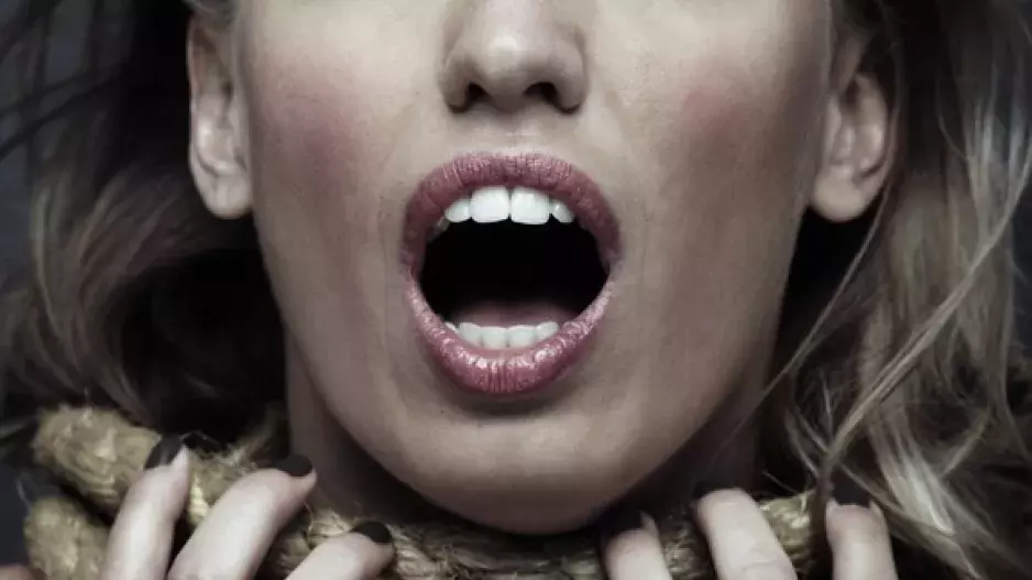 V zajetí zvrhlíků: Případy unesených a vězněných