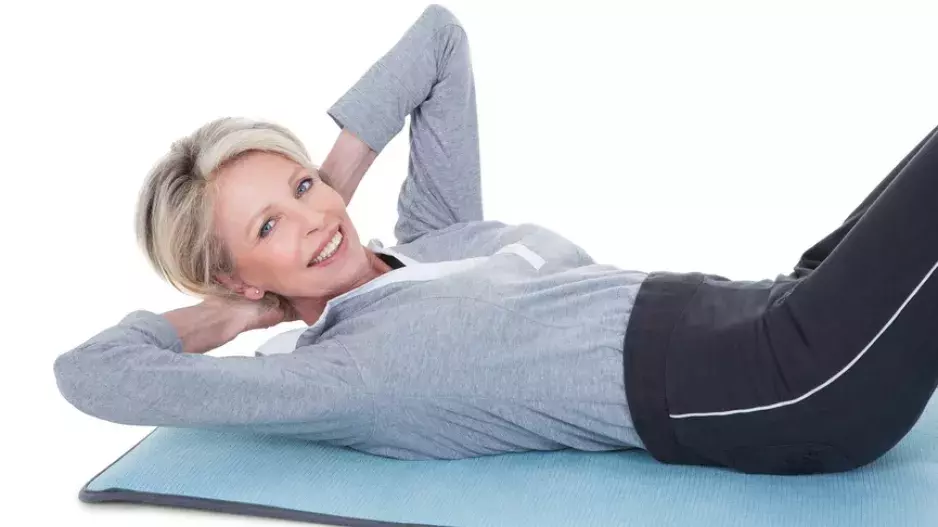 Anti-aging cvičení: Pomůže „bez pohybu“!