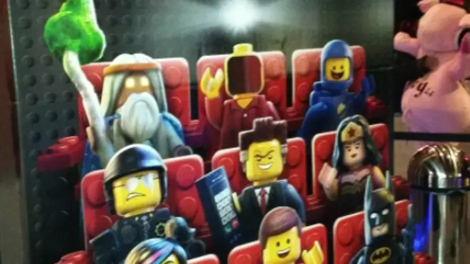 Lego ve filmu a v knížce: Příběh průměrňáka, který zachrání svět