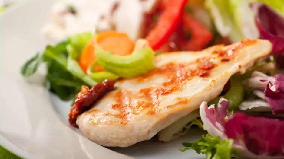 Skvělý recept: Dušená kuřecí prsíčka na celeru