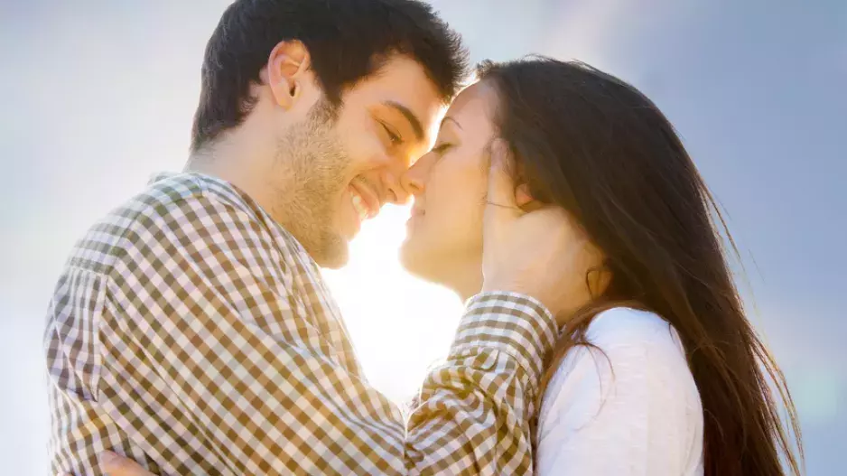 Kouzlo polibku: 4 důvody, proč se líbat