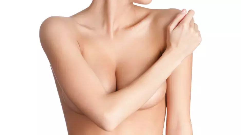 Ukažte dekolt: 3 snadné kroky, jak na krásné a bujné poprsí
