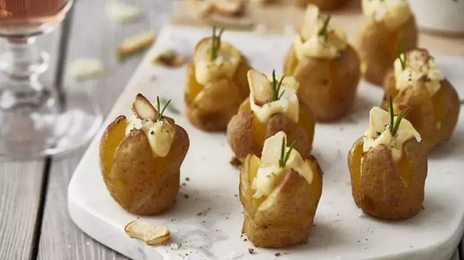 Rychlé silvestrovské pohoštění: Pečené minibrambůrky