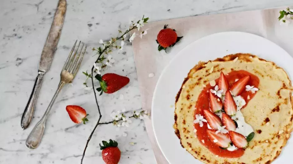 Recept: Bezlepkové palačinky s jahodami