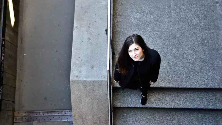 Fotograf testuje českou morálku, půjčuje zdarma zrcadlovku neznámým lidem a čeká, zda mu ji vrátí