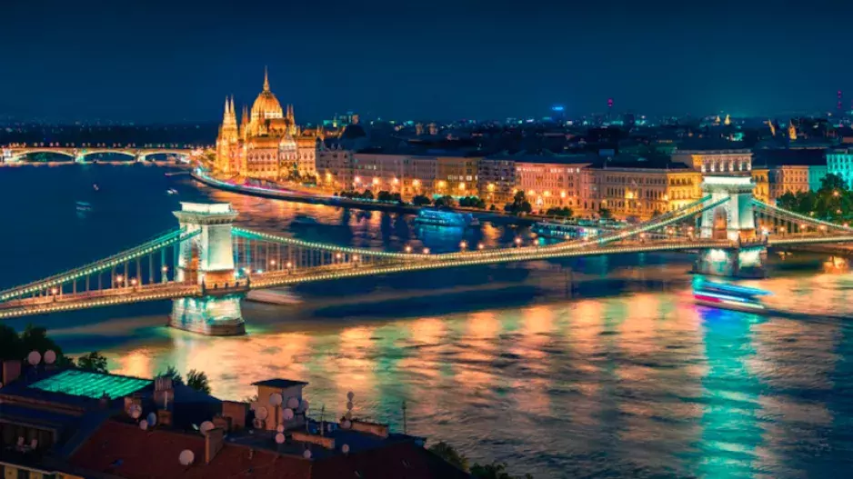 2=3 BUDAPEŠŤ JARNÍ POZVÁNÍ!