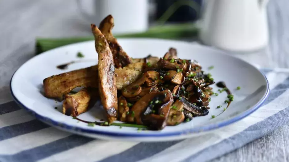 Recept: Vepřová panenka s hořčicí a restovanými houbami