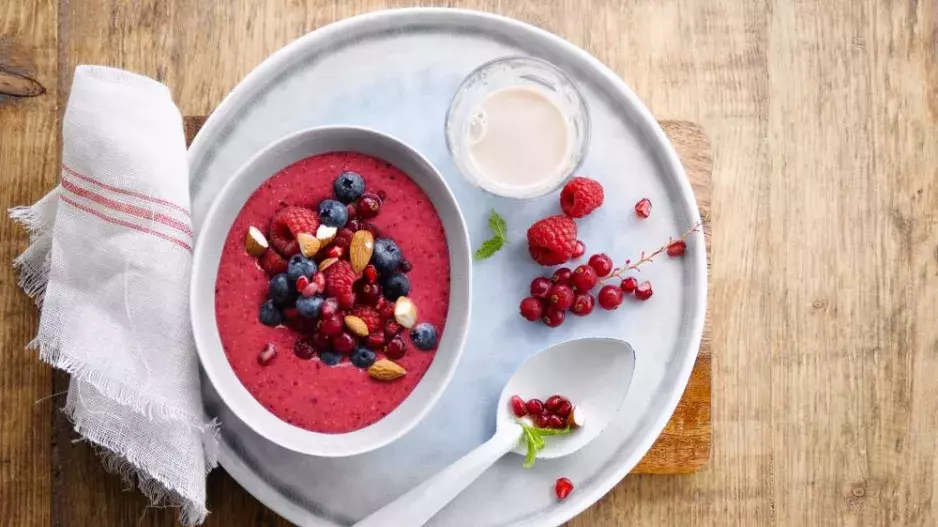 Recept: Smoothie miska s červeným ovocem