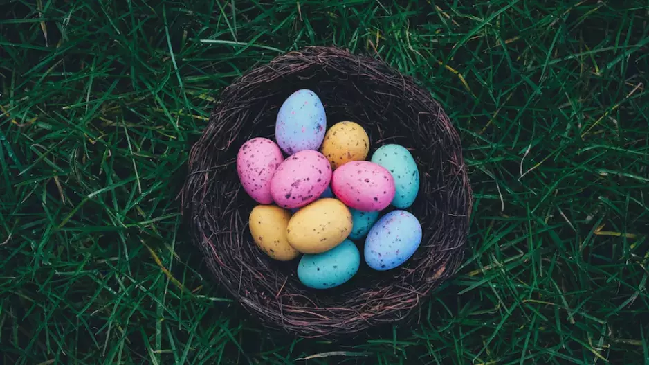 Kýchání do země, sbírání uhlíků… Tohle je 8 legračních velikonočních zvyků