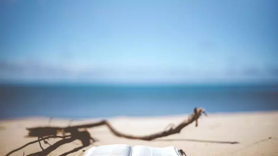 28 knih, se kterými si užijete dovolenou