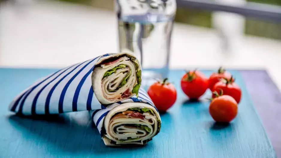 Recept: Burrito rolka se salátem a sýrem