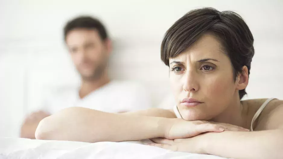 Ztrácíte sami sebe, jste vyčerpaní, nic vás netěší. "Moc se malujete a smějete, málo staráte." Možná setrváváte v toxickém vztahu