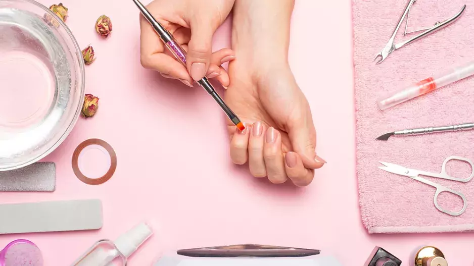 Letní trendy 2020: Pastelová manikúra