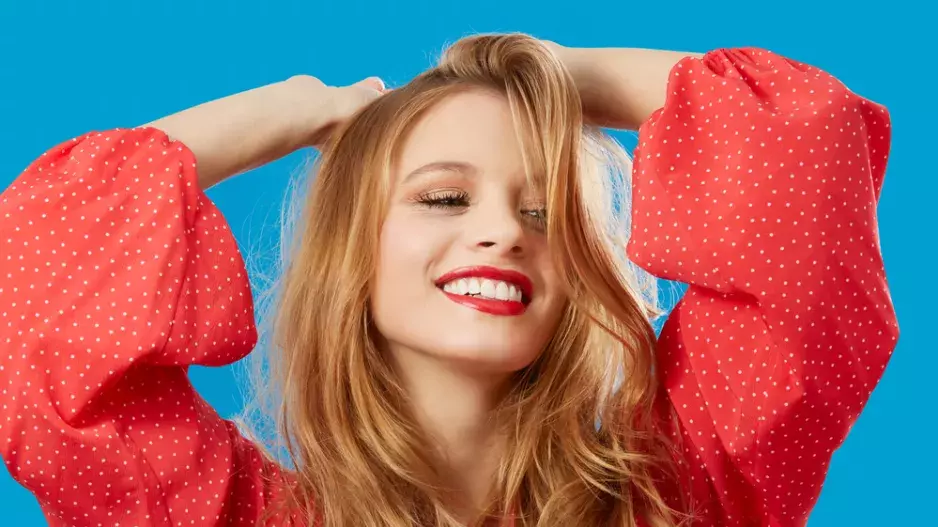 Jak pečovat o vlasy namáhané létem