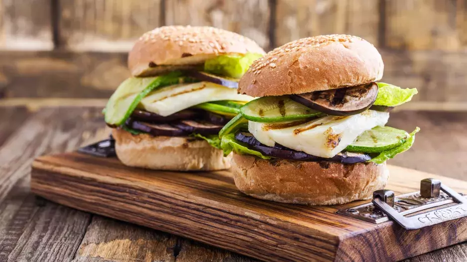 Lilkový burger s pestem