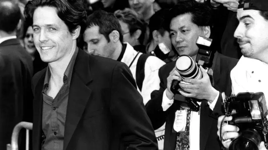 Hugh Grant slaví narozeniny a my díky němu věříme na lásku!