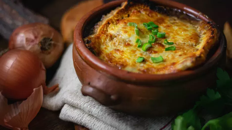 Zapečené menu: Cibulačka po francouzsku