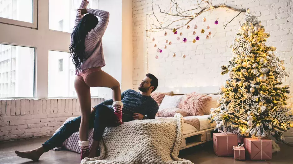 Ve vánočním období roste chuť na sex i nevěru. Nejoblíbenější písní při sexu je hit od Mariah Carey, pozicí líný sněhulák