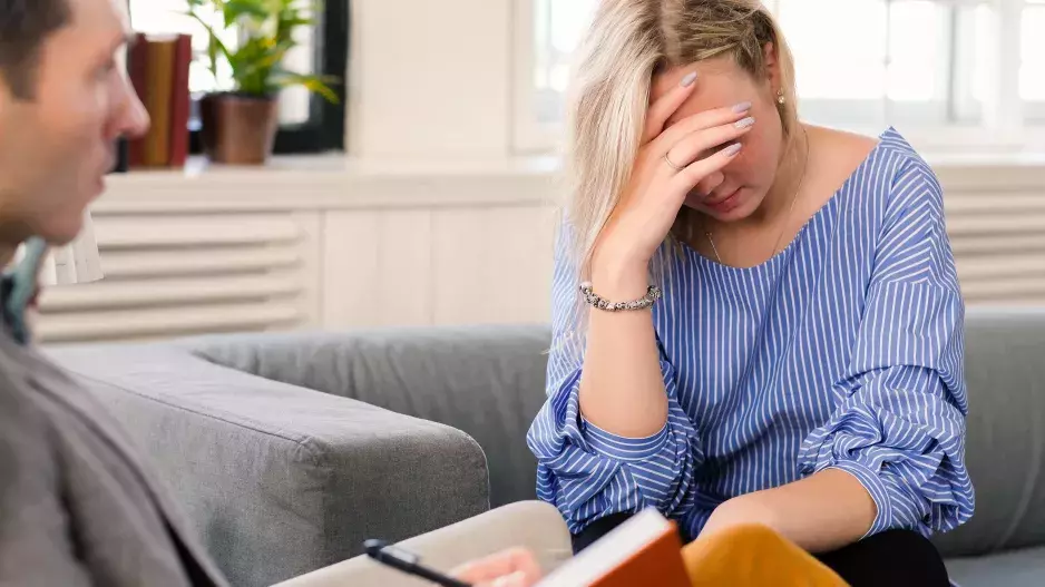 Milada (38): Krutou pravdu jsem se dozvěděla na silvestrovské oslavě. Můj život se od základu změnil. Jaký je názor psychologa?