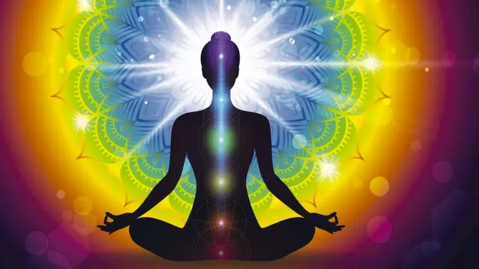 Čakry: Bolí vás záda, máte střevní potíže, deprese? Takto vypadá zablokovaná kořenová čakra. Uvolnit si ji můžete sami 