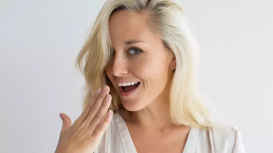 Chcete vědět, jak voní váš dech? Jednoduchý způsob vám odhalí jeho svěžest během vteřiny