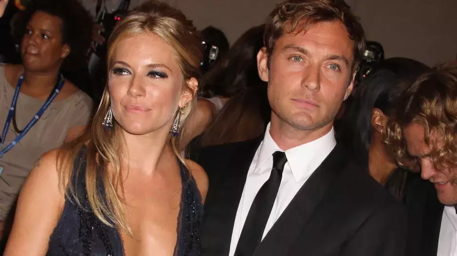 Lásky z archivu: Jude Law a Sienna Miller: Vztah ukončila rána, která Siennu dostala na kolena