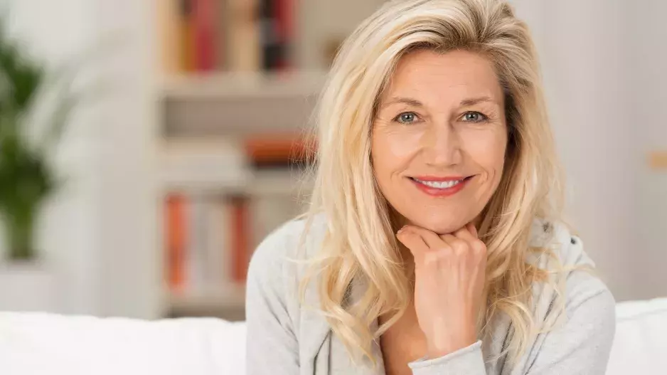 Jak vypadat mladší? Dopřejte si péči, kterou doporučují Sharon Stone nebo Elizabeth Hurley