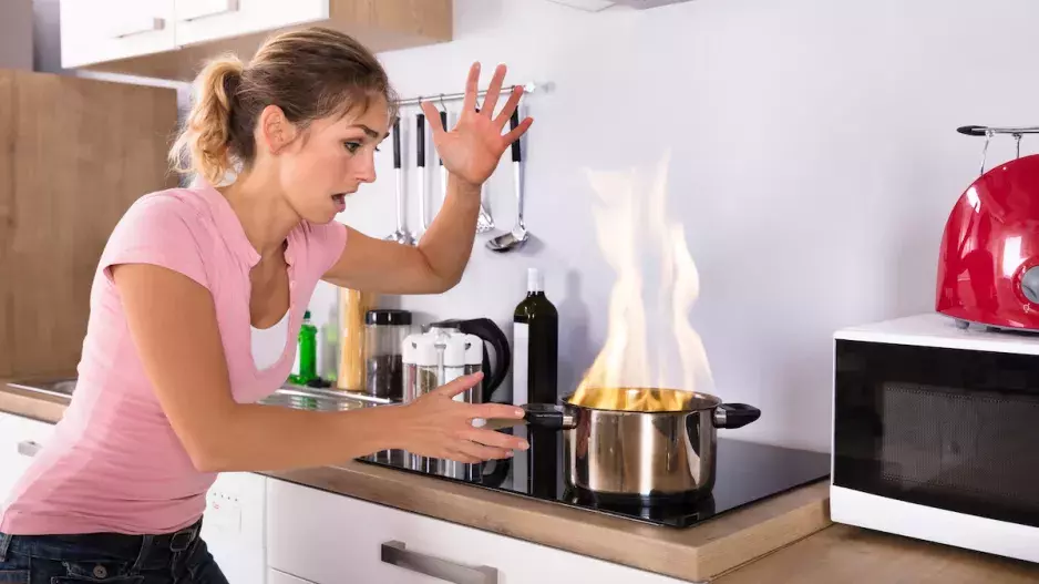 Tyto kuchyňské zlepšováky jsou ve skutečnosti nebezpečné: Mohou způsobit explozi, otravu jídlem i popáleniny!