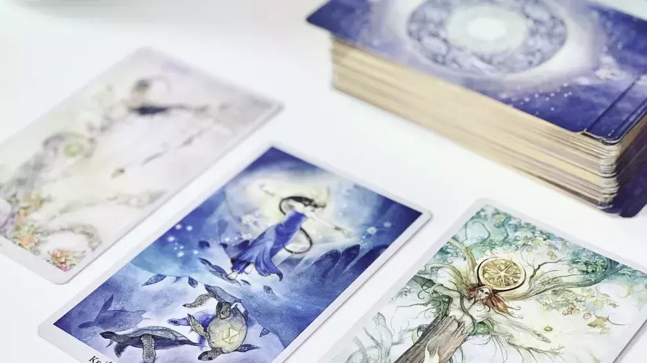 Tarotový výklad na následující týden (3.5.-9.5.): Vytáhněte si jednu ze tří karet a zjistěte, co vás čeká. Budete mít štěstí v lásce, kariéře či ve financích?