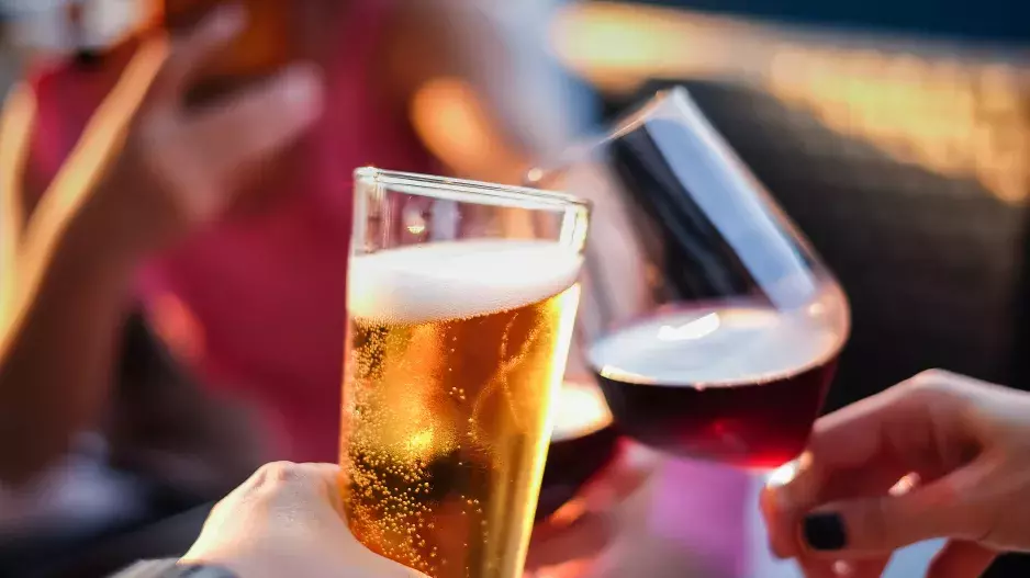 Pivo, nebo víno jako lék: Vědecké studie prokázaly co je zdravější a jaké množství je prospěšné vypít ke snížení rizik nemocí