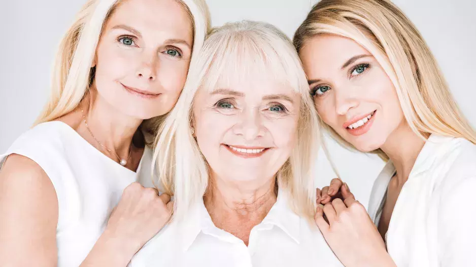 Světové vizážistky radí: Jak vypadat mladší díky líčení ve 30, 40 a 50 letech?