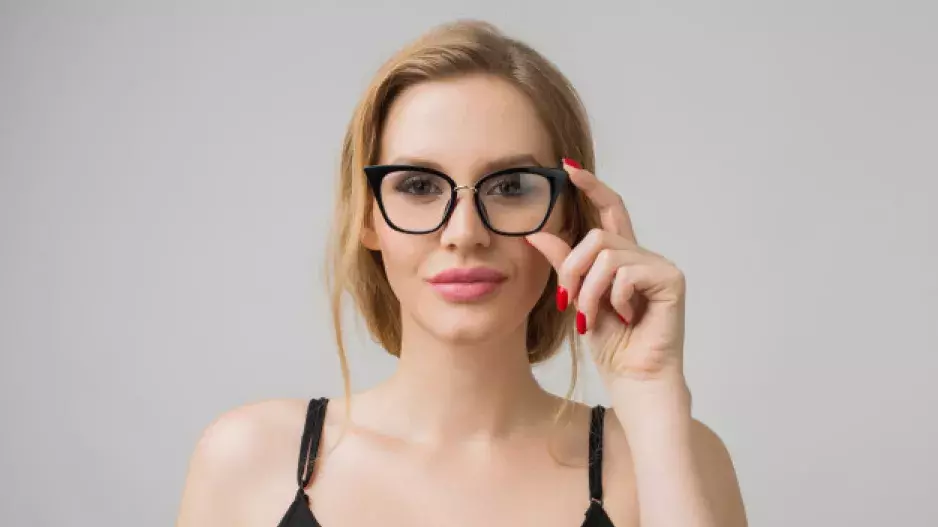 Bezchybný první dojem? Záleží na čase schůzky, barvě oblečení, i na tom, co říkáte