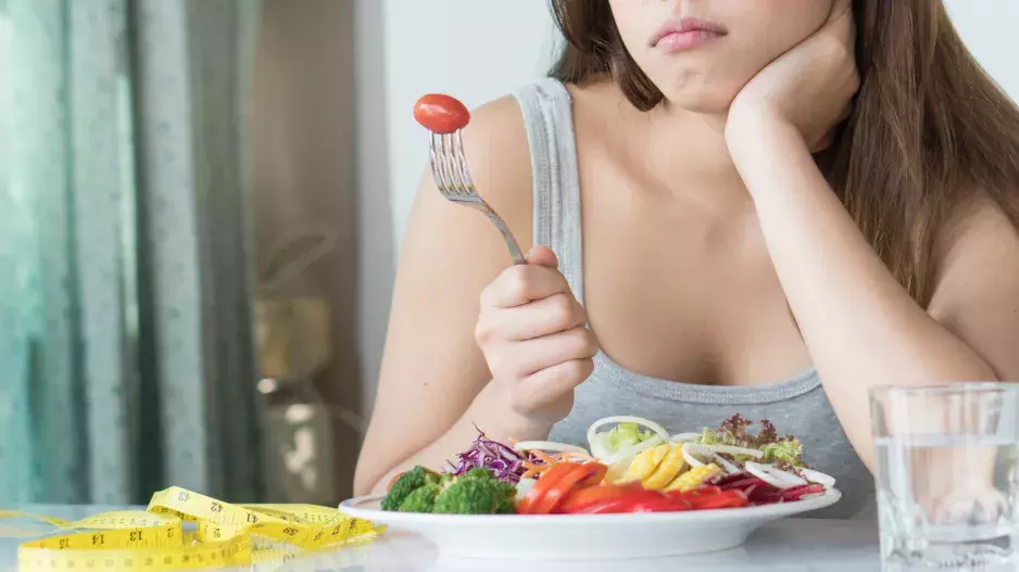 Hubnete a nemůžete se donutit snídat? Tady je 6 důvodů, proč nemáte ráno hlad