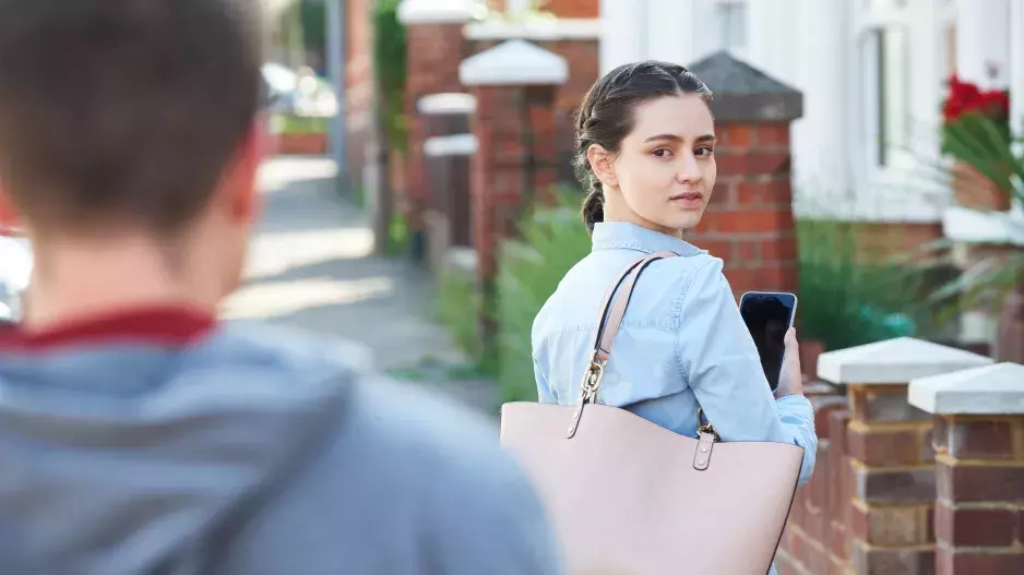 Jak si násilníci vybírají své oběti? Rozhodnutí trvá 7 sekund, výzkum ukázal, že sledují těchto 9 věcí. Neděláte je podvědomě také?