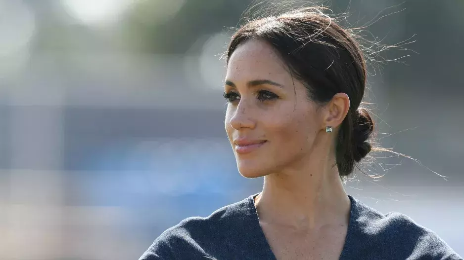 Mohou být spory v královské rodině ještě více vyostřené? Podívejte se, jak fotbaloví fanoušci využili Meghan Markle
