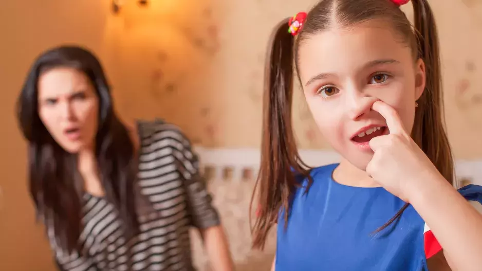 Tyto činnosti rodiče dětem zakazují, přitom jsou velmi prospěšné: Proč vědci doporučují šťourání v nose a hraní počítačových her?