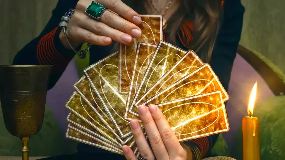 Tarotový výklad na následující týden: Vytáhněte si jednu ze tří karet a zjistěte, co vás čeká. Budete mít štěstí v lásce, kariéře či ve financích?