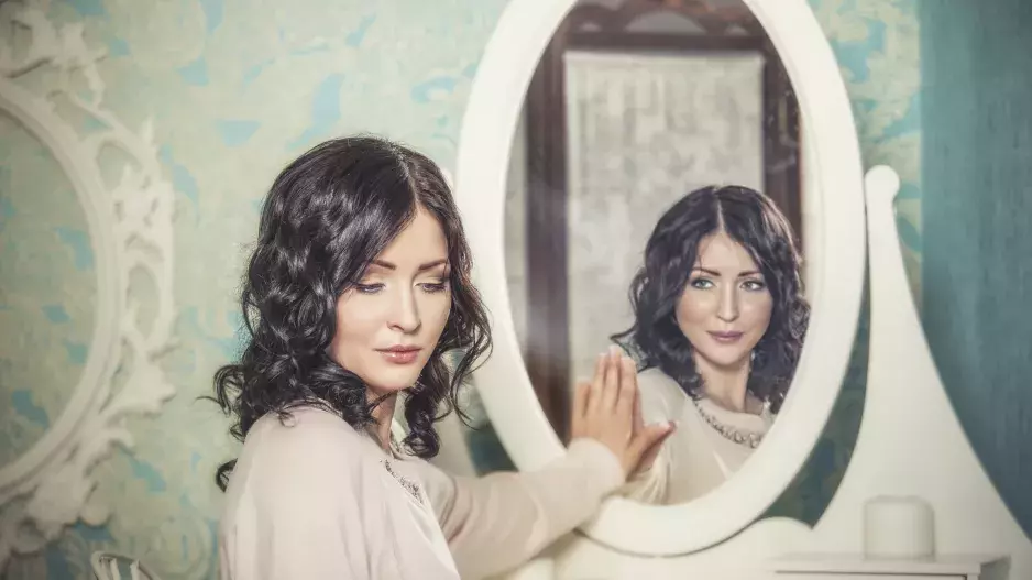 Zrcadla jako vstupní portály do vašeho domova: Víte, jak je správně v domě umístit dle feng-šuej, aby k vám nemohla proudit špatná energie?