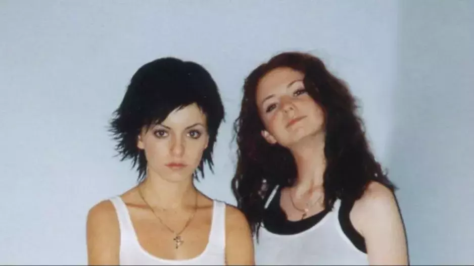 Pamatujete si na lesbické duo t.A.T.u.? Podívejte se, jak nevinné dívky vypadají dnes. Rozhodně byste je na ulici nepoznali