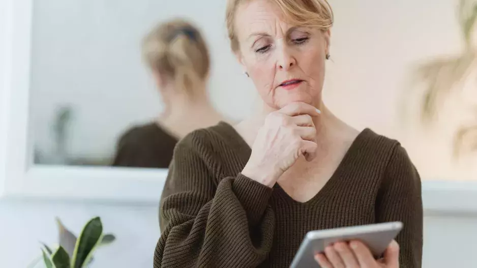 Nosoretní rýhy: Trápí řadu žen, přitom se jim dá předcházet. Jak se jich nadobro zbavit v každém věku? Jde to i zadarmo!