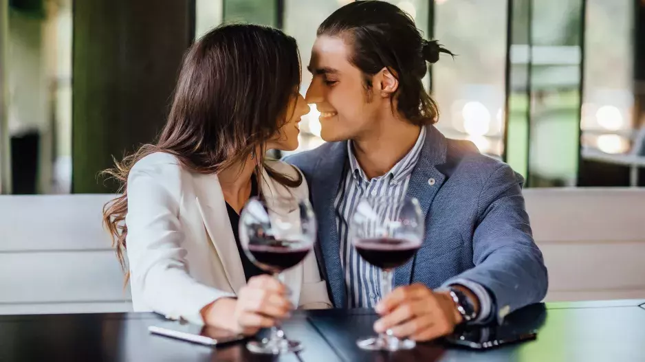 O těchto 4 věcech muži nejčastěji lžou na prvním rande: Naučte se číst jejich řeč těla a prokoukněte je