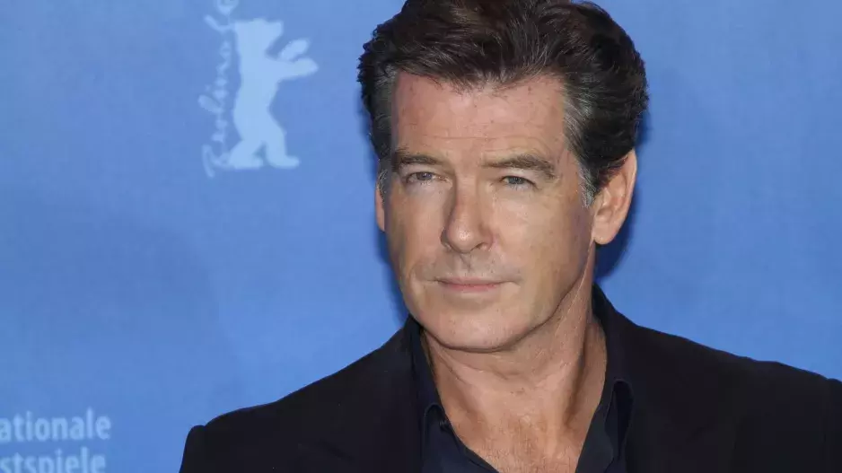 Fešák Pierce Brosnan sdílel poctu své manželce k výročí. Podívejte se na dojemnou fotku, jak spolu dvojice stárne