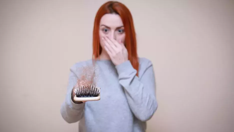 Vypadávání vlasů trápí čím dál tím více lidí: Toto je 5 osvědčených způsobů, jak jej zastavit!
