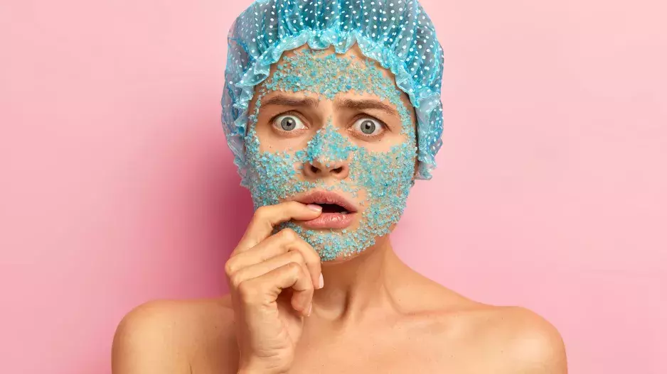 Neničíte si zbytečně svůj vzhled nesprávnou péčí a líčením? Odborníci varují před peelingem, matnou rtěnkou i voděodolnou řasenkou