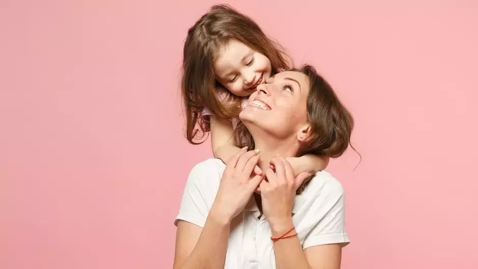 Dcera by neměla fungovat jako váš terapeut aneb proč byste si neměla dělat z dcery nejlepší kamarádku