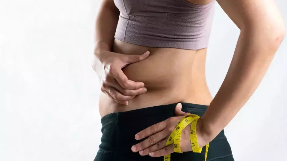 Maminka dvou dětí shodila 13 kilo za měsíc: Jaký je její cvičební plán a jídelníček pro úspěšné hubnutí bez omezování a „mučení“ v posilovně?