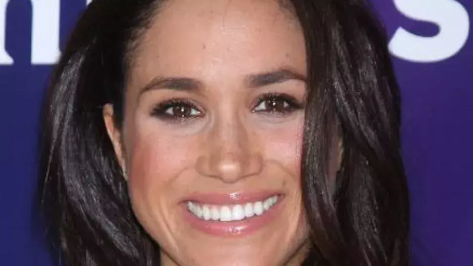 Členové britské královské rodiny jako opačné pohlaví: Meghan Markle by byla ještě krásnější, z prince Harryho by se stala půvabná zrzka