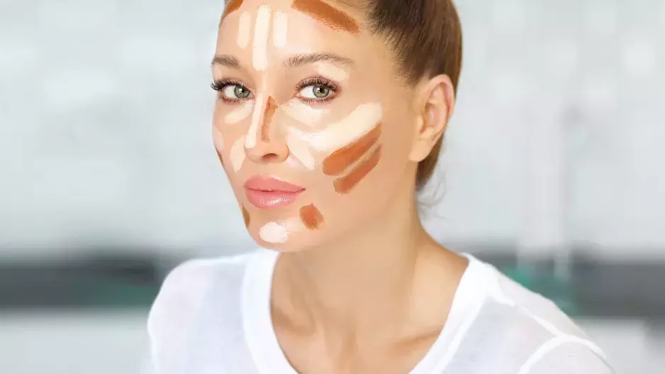 Menší nos či štíhlejší obličej můžete mít i bez plastiky: Naučte se kouzla s make-upem