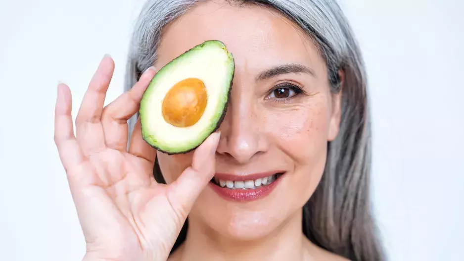 Omládněte díky potravinám: Co dalšího kromě rajčat a olivového oleje zpomaluje stárnutí pokožky?